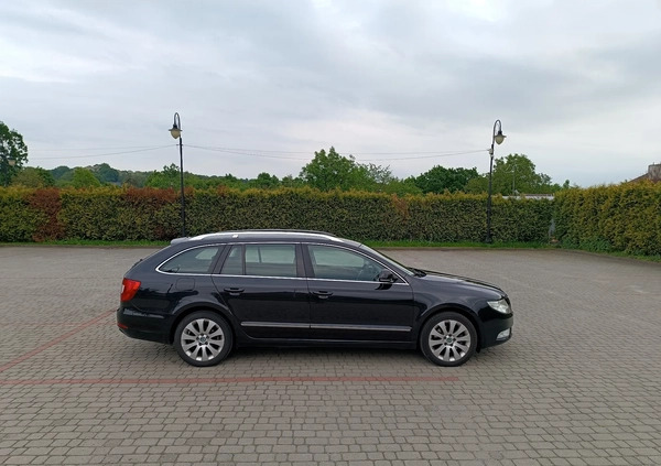 Skoda Superb cena 36900 przebieg: 199700, rok produkcji 2011 z Choszczno małe 154